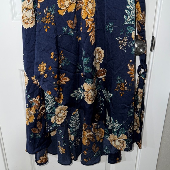 BNWT Hello Molly Floral Midi Dress - Navy and Beige - Picture 3 of 8